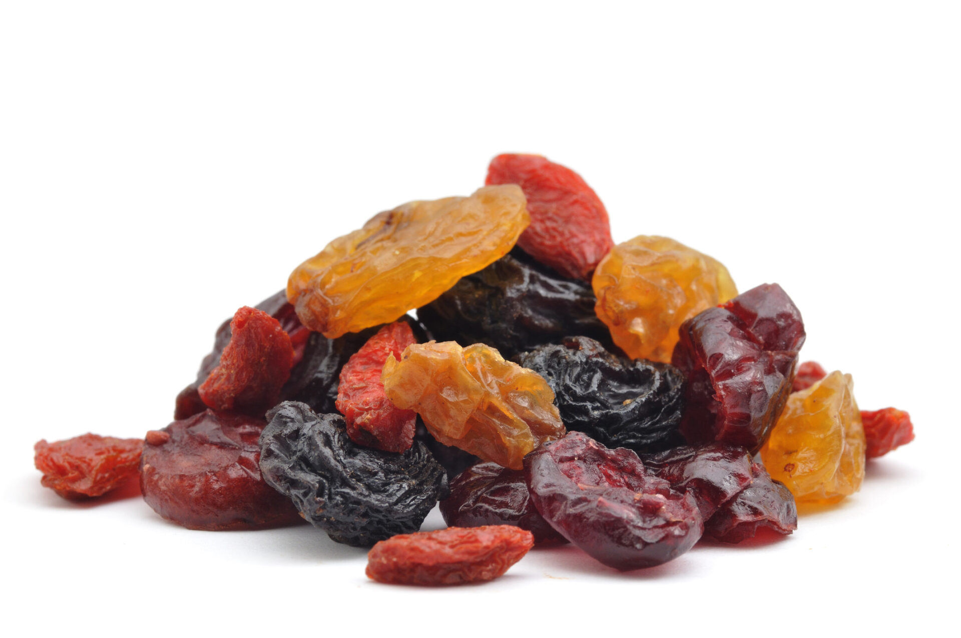 Una varietà di frutta secca può essere prodotta utilizzando l'essiccazione al forno o un disidratatore.