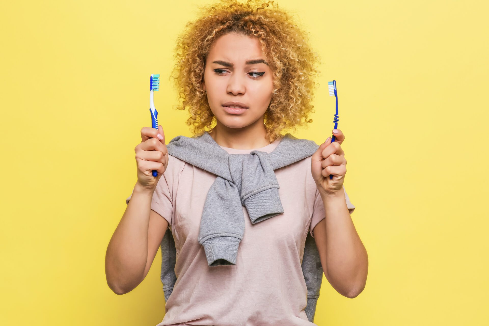 bag tandpasta: Hvordan fluor virker for at forhindre huller - Chemwatch
